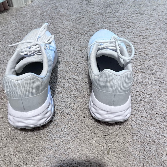 Women’s Nike Tennis shoes - Picture 4 of 6